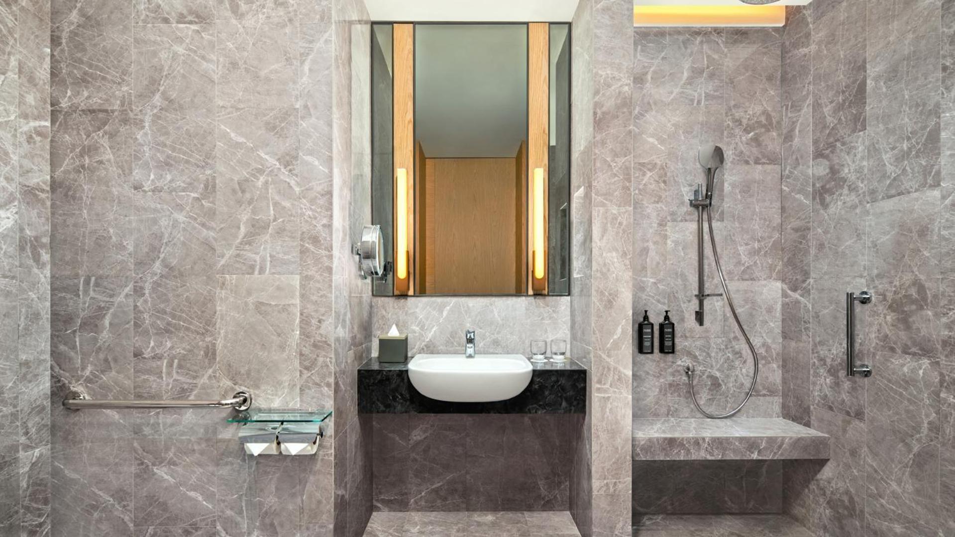 Sheraton Kuching Hotel Extérieur photo